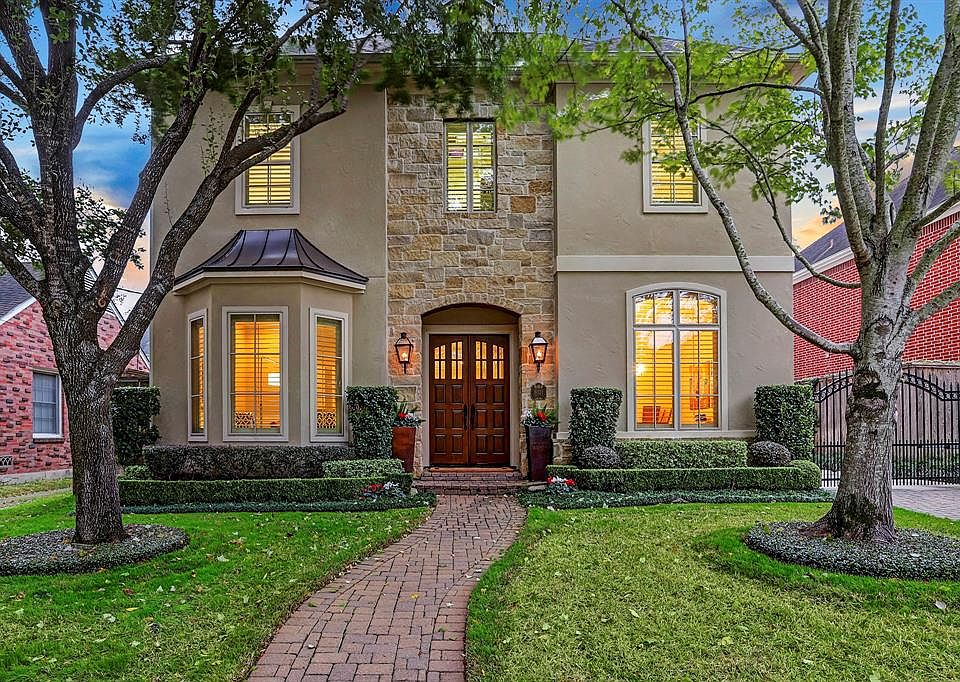 Welcome Home! Presenting the stunning home at 6021 Wakeforest Avenue in West University. Electric gate to the right of the home leads to driveway and double garage.