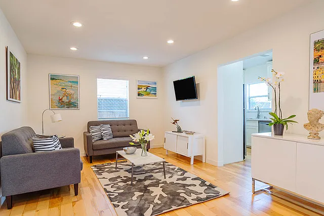 3055 Landa St — Photo 18
