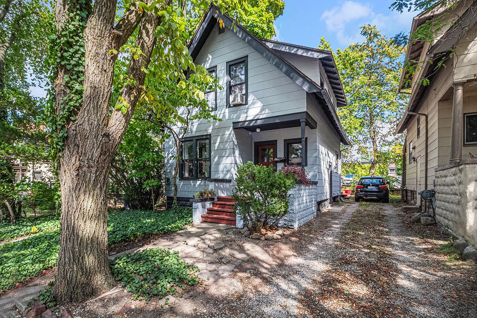 518 N Division St photo 1