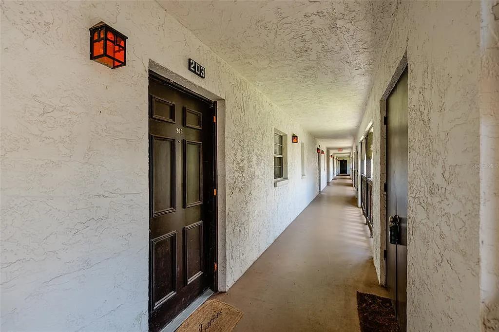 2 bed, 2.0 bath, 1035 sqft, $2,200 — Photo 2