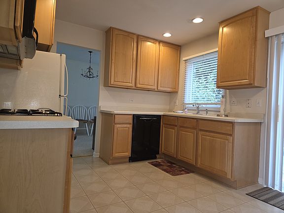 2nd image of 212 N Walnut Ln
