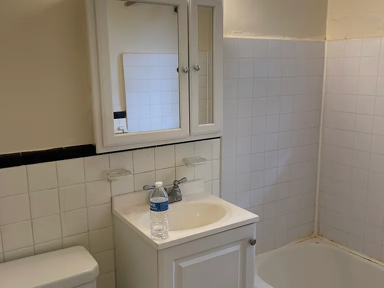 809 College St #22 — Photo 9