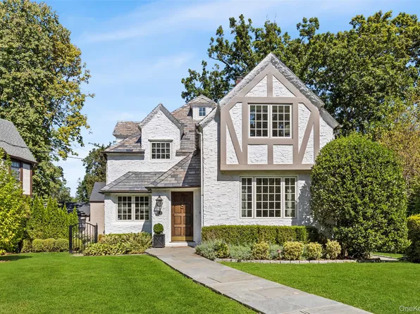 212 Pondfield Road W, Bronxville, NY 10708