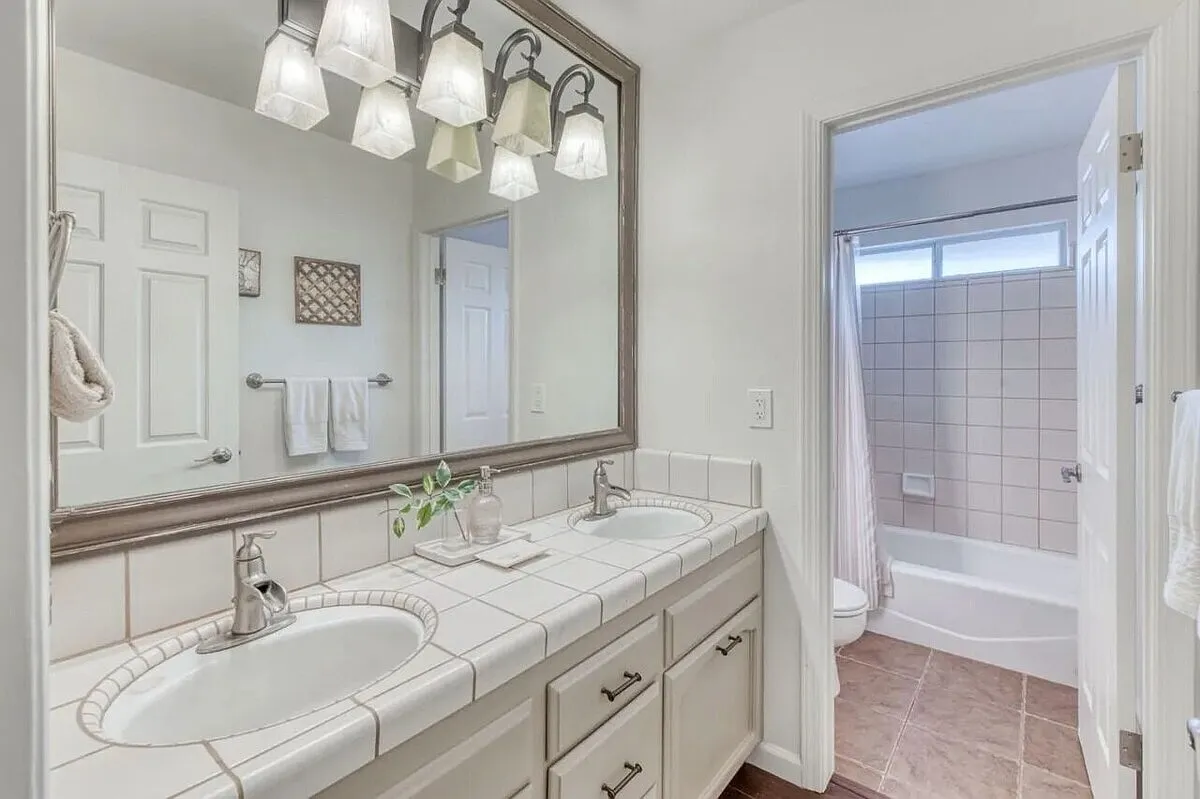 8477 North Del Mar Avenue - 1 — Photo 1