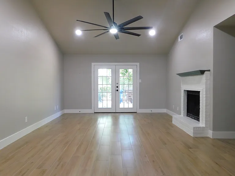 404 Woodson Cir — Photo 6