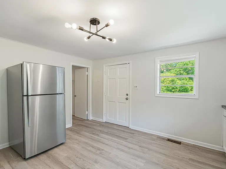 8624 Walnut Springs Ln — Photo 10
