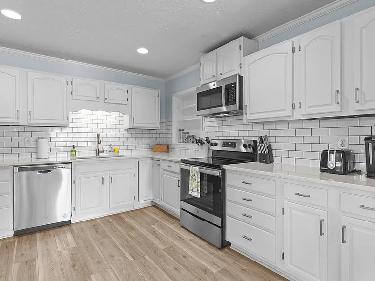 3239 Chalmers Dr — Photo 7