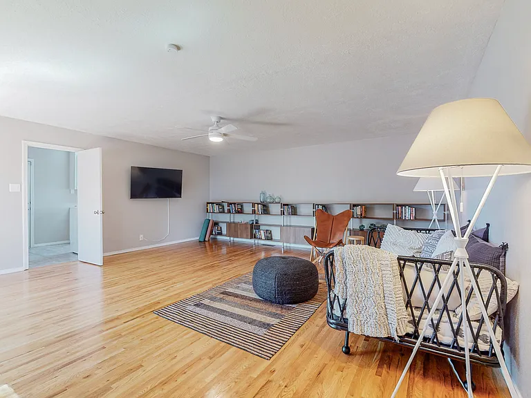 837 Adams St NE — Photo 18