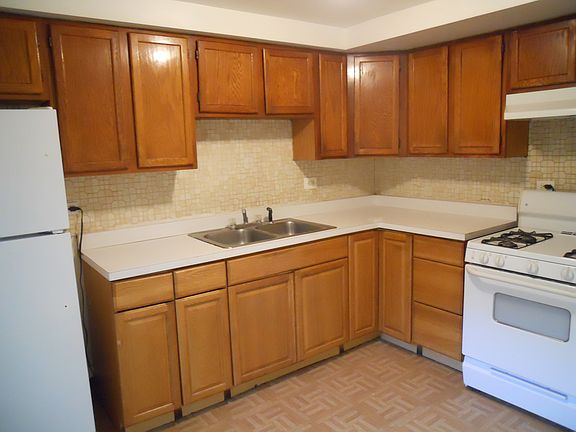 2nd image of 2200 Morningside Cir #15