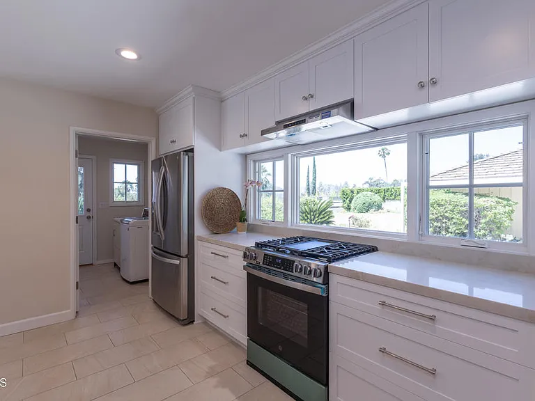 555 Paulette Pl — Photo 7