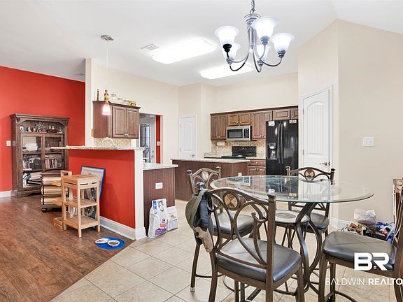 4th image of 2306 Summerglen Dr