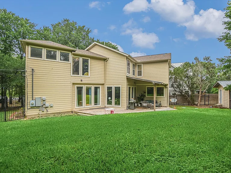 2605 De Soto Dr — Photo 17