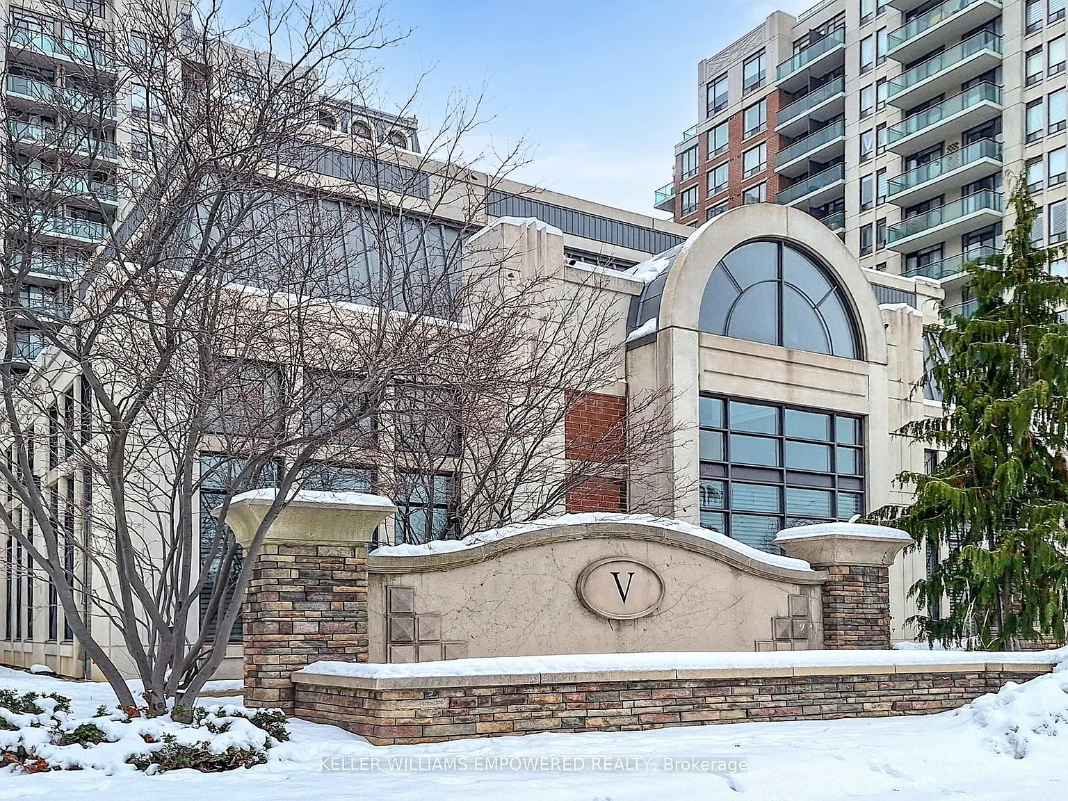 330 Red Maple Rd E #207 photo 1