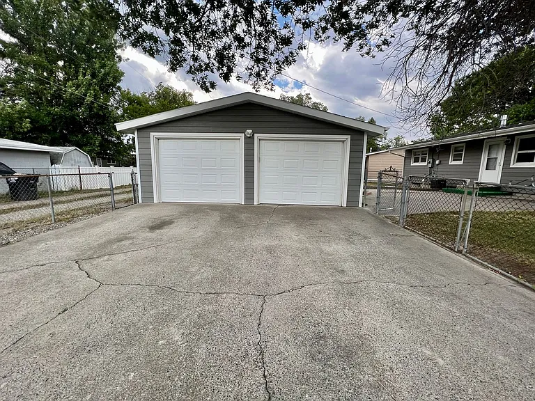 2539 Howard Ave — Photo 28
