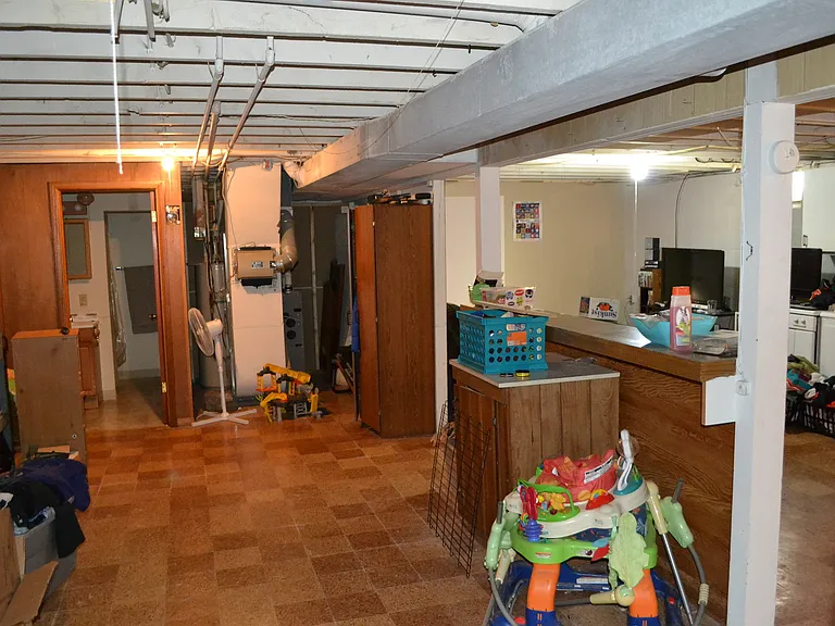 322 Webster St — Photo 27