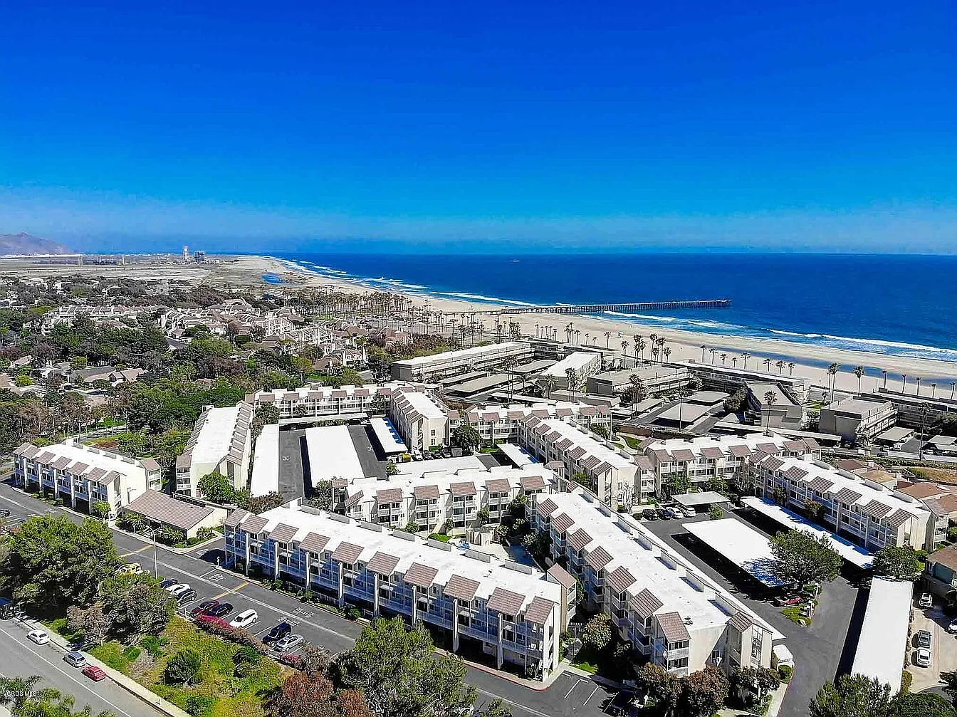225 Ventura - 225 — Photo 3