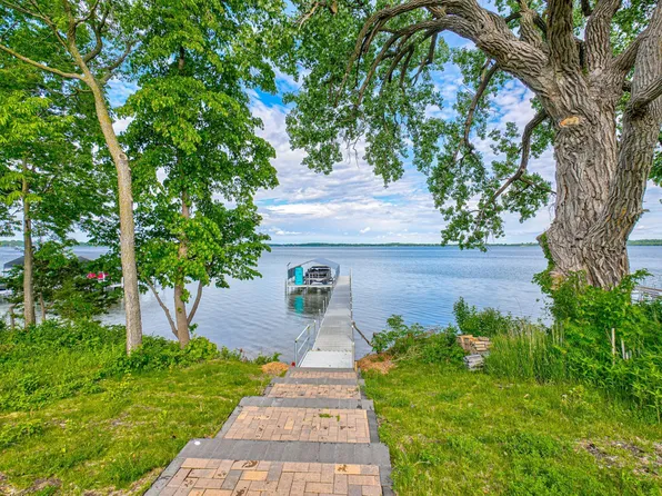 115 Lakeshore Cir, Waconia, MN 55387