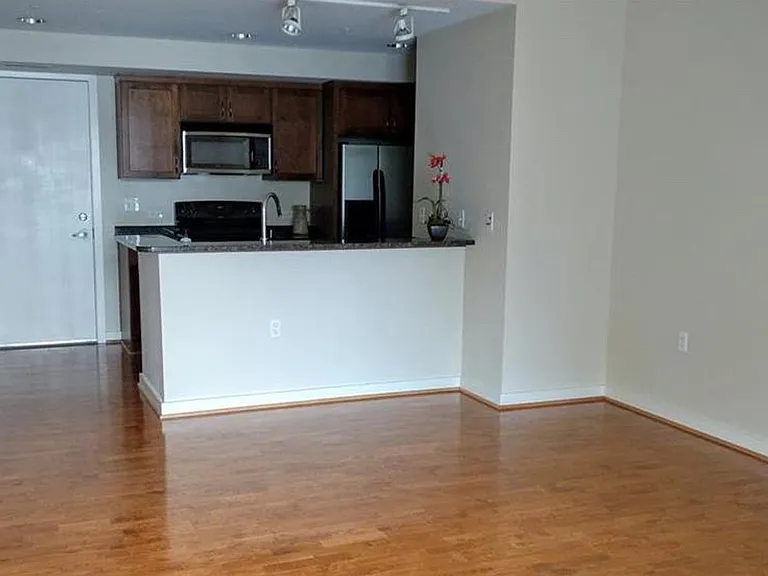 428 Monroe Ln #107 — Photo 3