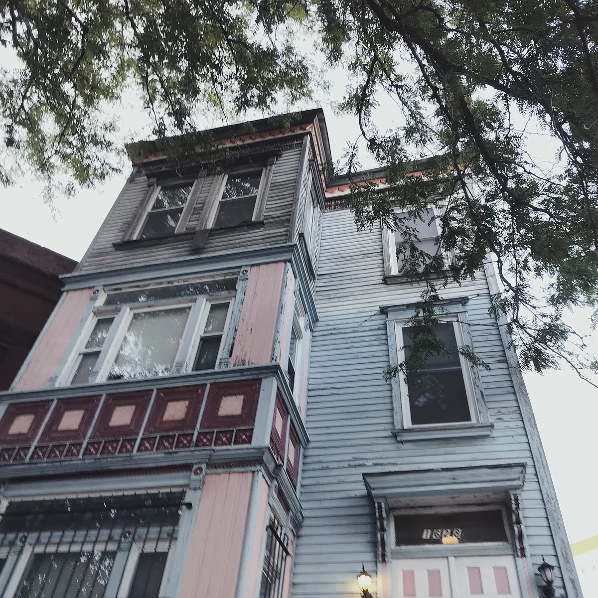 Building Photo - 1628 W Adams St