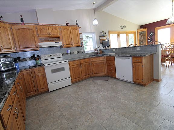 3rd image of 285 250th St