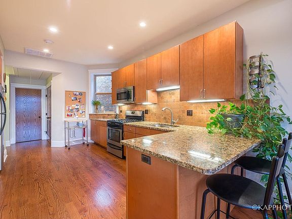 5th image of 1041 N Damen Ave APT 3R