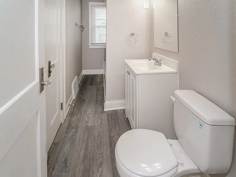 539130_025_main_bathroom_12931657.jpg