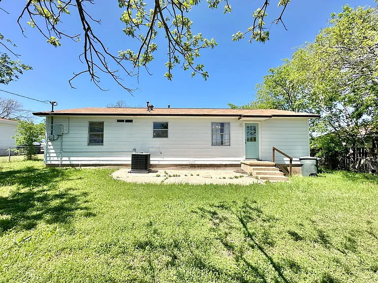 205 Margaret Lee St — Photo 22