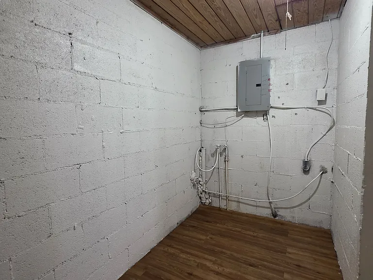 Laundry/storage room