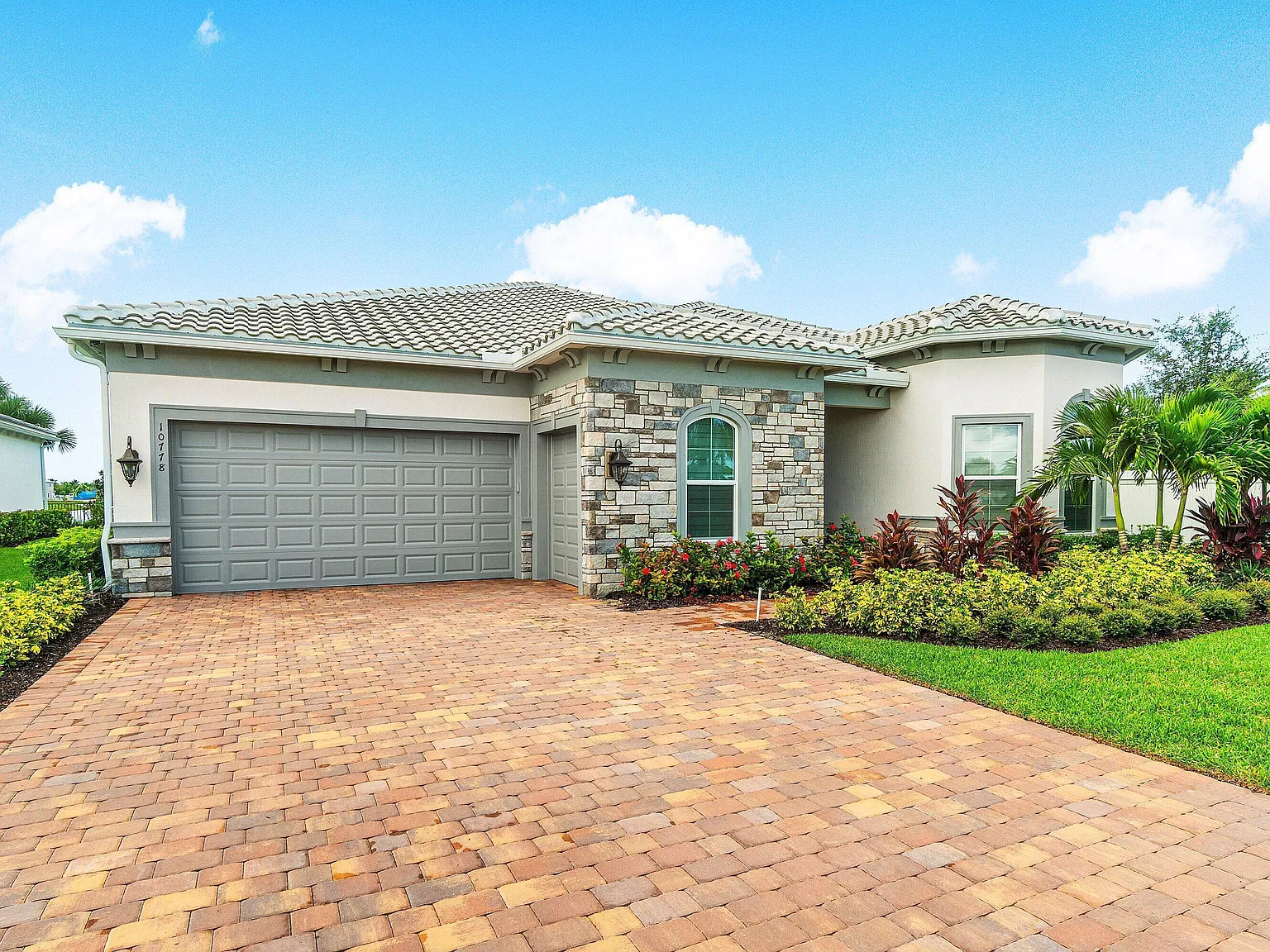 3 bed, 2.5 bath, 2710 sqft, $5,500 — Photo 2