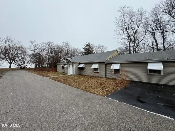 2046 Duchesse Dr, Oregon, OH 43616