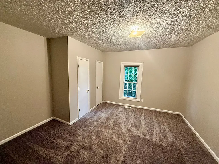 413 Everett St — Photo 14