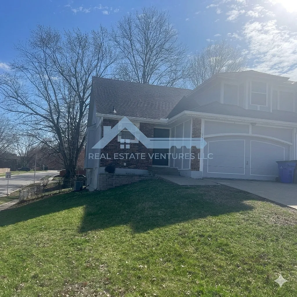 3 bed, 1319 sqft, $2,200 — Photo 1