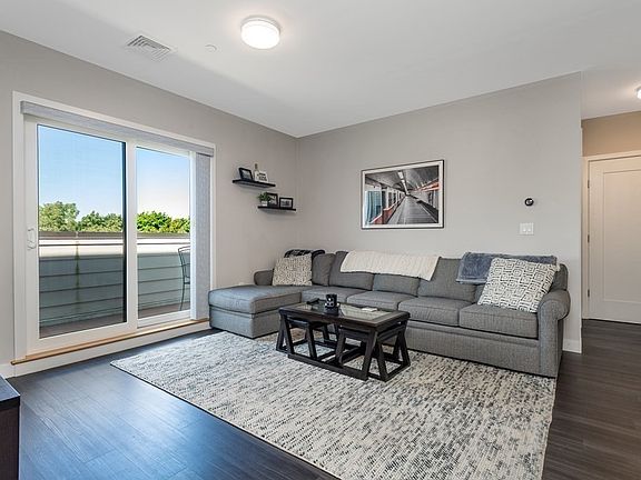 5th image of 999 Hancock St Unit 506