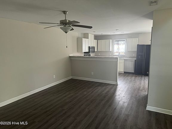 3rd image of 214 Jordan Ln