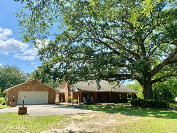 104 Baucum Rd, Carriere, MS 39426