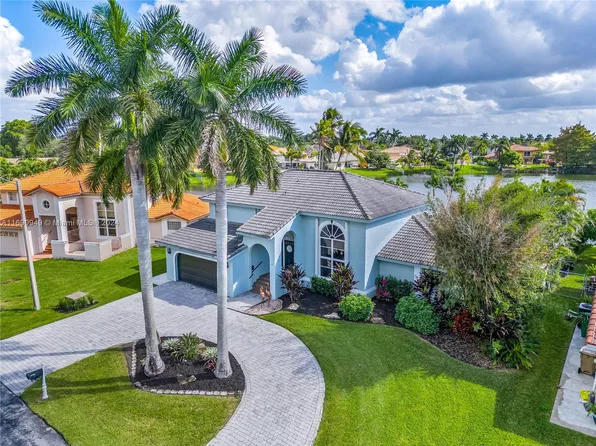 6881 W Longbow Bnd, Davie, FL 33331