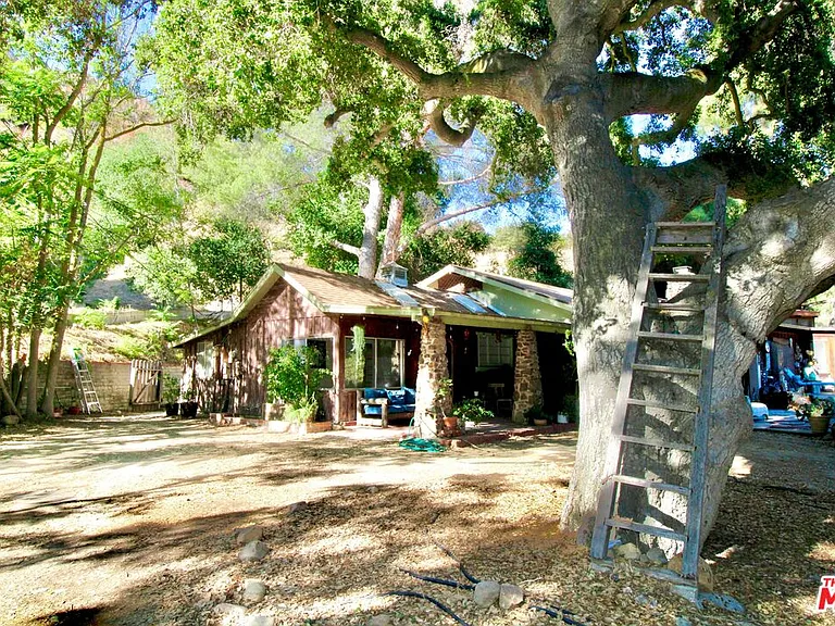 20200 Paradise Ln #A — Photo 17