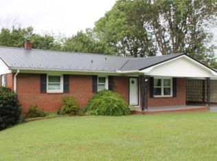 592 Kennedy Rd, Thomasville, NC 27360