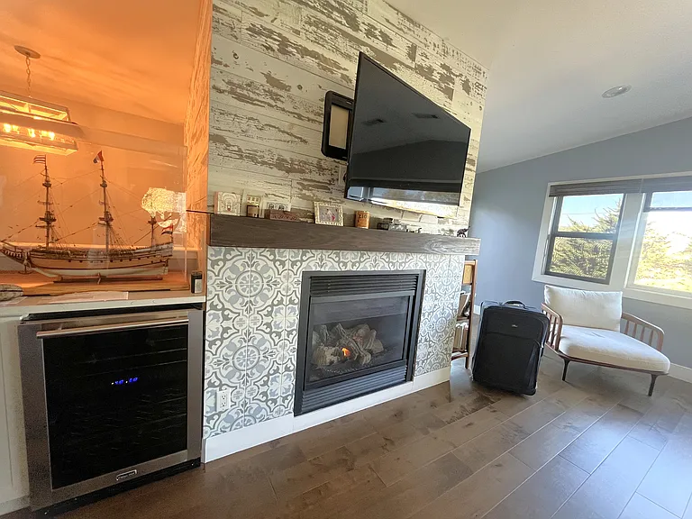 324 Selma St — Photo 6