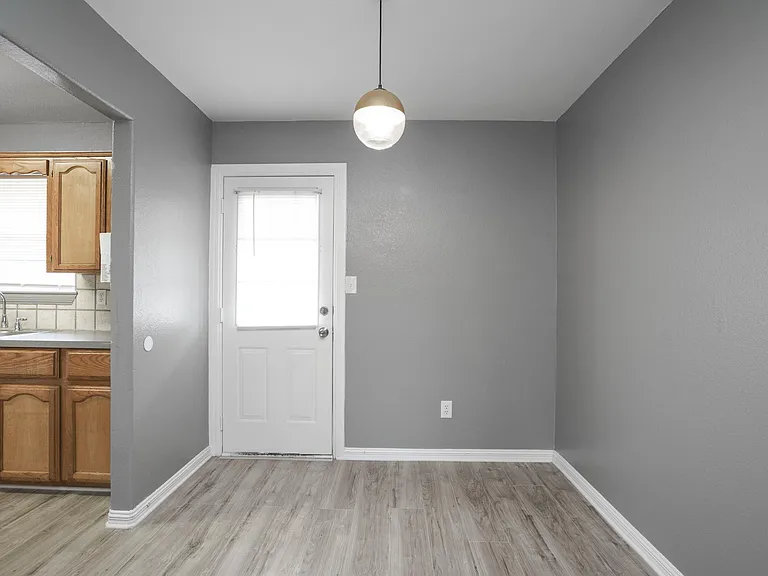 1918 Angus St S #3 — Photo 29