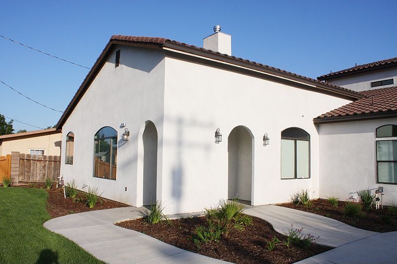 4 bed, 2 baths