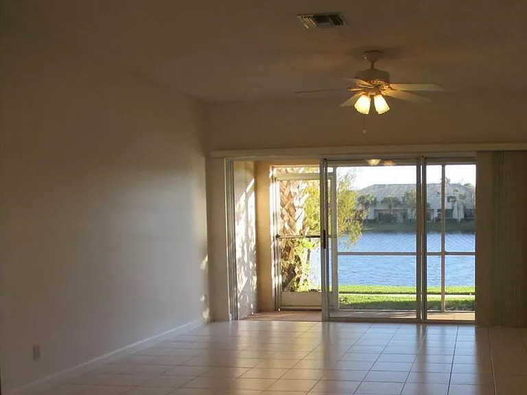 4616 Palmbrooke Cir — Photo 3