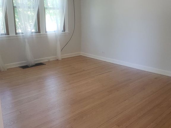 4th image of 2601 W 89th St