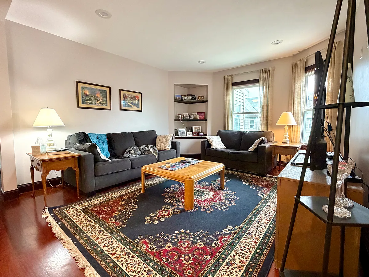 Building Photo - 52 Sheridan Ave #52
