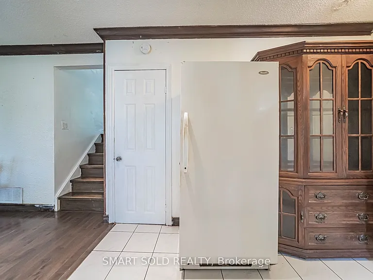 5 Horseley Hill Dr E — Photo 8