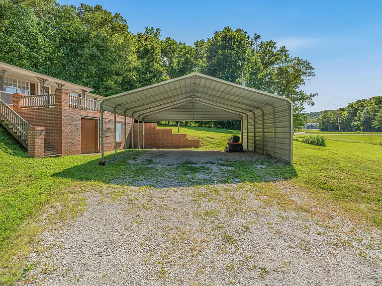 1229 Everett Rd — Photo 5