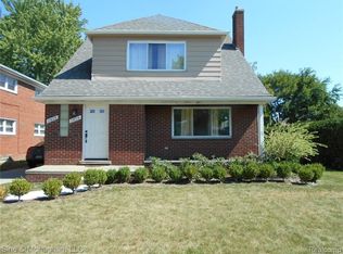 1974 Vernier Rd, Grosse Pointe Woods, MI 48236