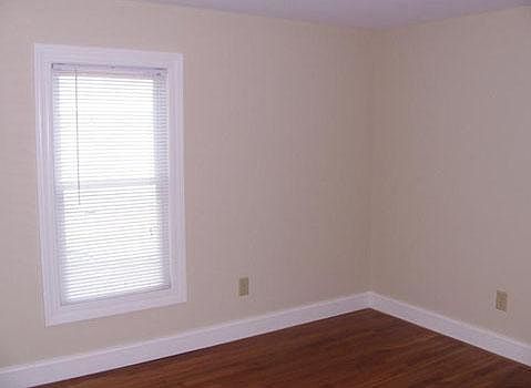 3rd image of 206 E 11th St #A