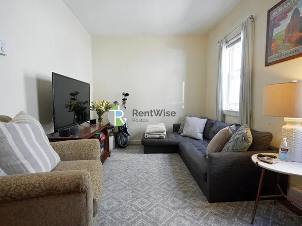 1 Schrepel Pl APT 1, Boston, MA 02127