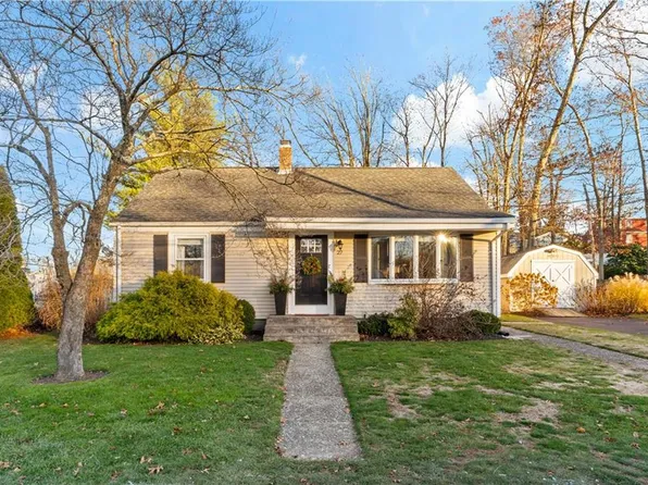 27 Linwood Rd, Cumberland, RI 02864